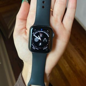 Apple Watch Series 4 Black Aluminum 40mm w/ GPS